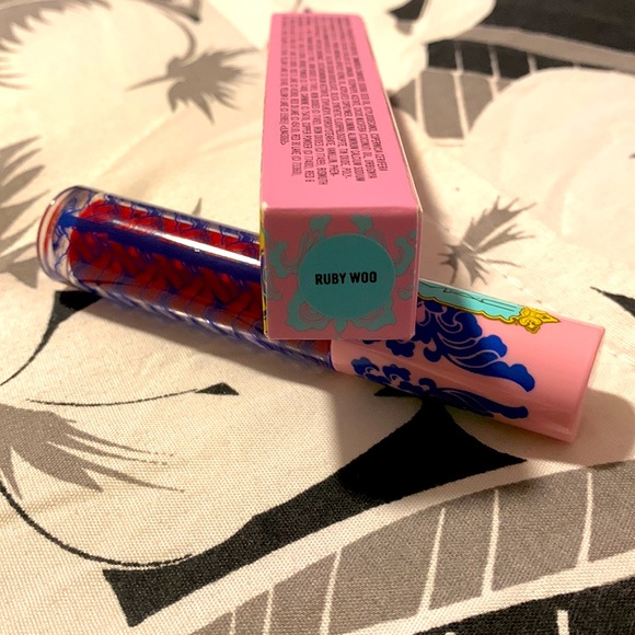 NIB MAC RUBY WOO LIPGLASS LUNAR ILLUSIONS LIMITED EDITION🍒🌙 - Picture 2 of 5